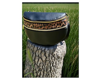 Marsupio/borsa a tracolla con stampa animalier in similpelle nera