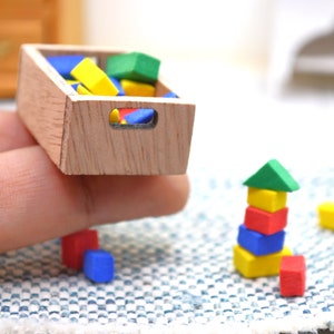 Puppenhaus Miniatur Bausatz mit Holzkiste - Bausatz in 1:12 - Puppenhaus Miniatur Stapelspiel