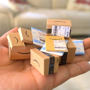 Dollhouse Miniature  Amazon Shipping Packages Boxes, Action Figure Prop, Mini Packages Envelopes, Diorama, Props,  8 pieces 1:12 Scale