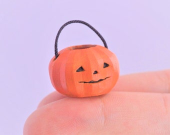 Dollhouse Miniature Halloween Pumpkin Basket, 1:12 Scale