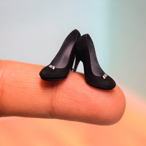 Miniatur Schuhe High Heels 1:12 Puppenhaus-Maßstab Handarbeit Schwarz