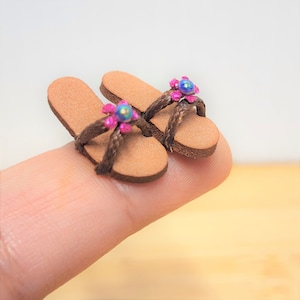 Puppenhaus Miniatur Schuhe Sandale Slipper 1:12 handgefertigte Strand Flip Flop 1/12