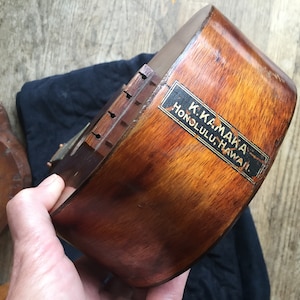 Antike Kamaka Ukulele Made by Sam Kamaka