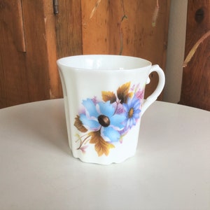 Royal Grafton Fine Bone China Xícara de café plana ~ Flores azuis