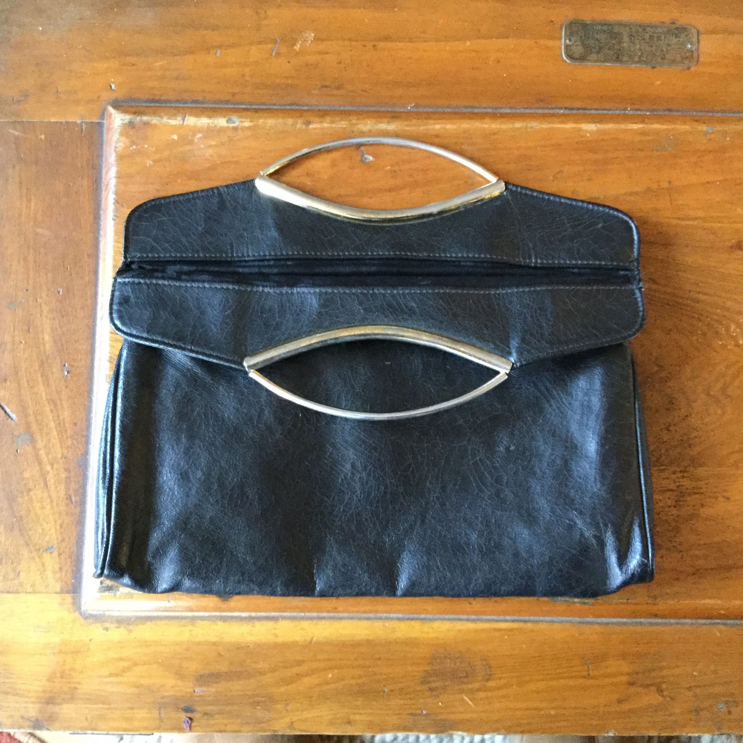 Médor leather clutch bag