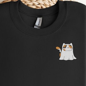 Uroczy Kawaii Cat Ghost Sweatshirt, Haft Halloween Bluza, Halloween Crewneck, Bluza Unisex, Estetyczny Crewneck, Upiorny Sezon