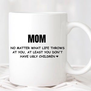 Maman, peu importe ce que la vie jette à vous cadeau drôle de tasse à café, tasse à café pour maman mère femmes, cadeau pour l&#39;anniversaire de Noël, cadeau pour elle