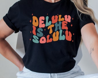 Delulu ist der Solulu Lustiges T-Shirt, Delulu Meme Shirt, Lustiges Delulu TShirt, Lustiges Manifestierendes Shirt, Groovy Retro Shirt