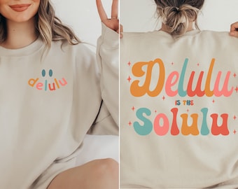 Delulu es la sudadera divertida de Solulu, camisa delirante, camisa meme de Delulu, sudadera divertida de cuello redondo de Delulu, regalo de soñadores que manifiestan