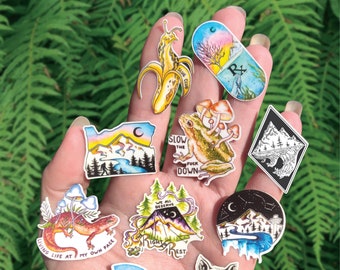 Collection de mini autocollants Nature - Choisissez votre modèle - Petit autocollant en vinyle de randonnée dans la forêt des sorcières de l'Oregon