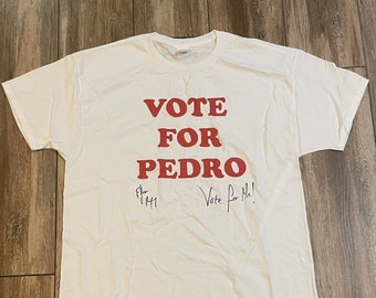 Efrain Ramirez Napoleon Dynamite Signed Vote For Pedro T-Shirt Beckett Witnessed
