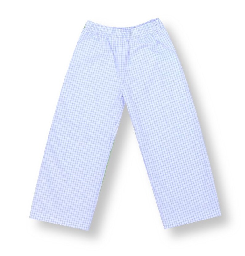 K&ouml;nnte beinhalten: Wei&szlig;e karierte Hose mit einem blau-wei&szlig;en Muster.