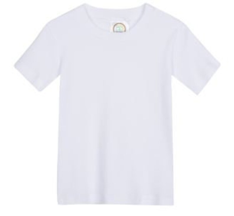 K&ouml;nnte beinhalten: Ein einfarbiges wei&szlig;es T-Shirt mit kurzen &Auml;rmeln.