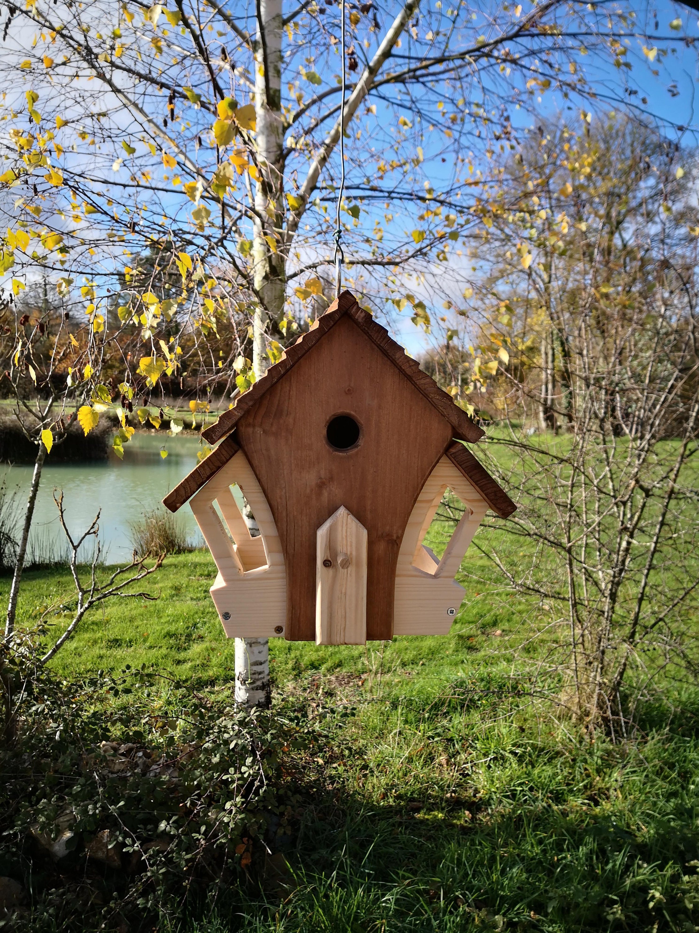 Cabane Nichoir et Mangeoire en Sapin Fabrication Artisanale Française.