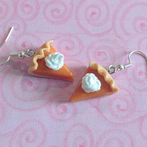 Pumpkin pie earrings, food jewelry, pie earrings for Thanksgiving, miniature food earrings, holiday earrings, cute earrings for her