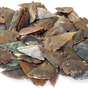 200 lot multi color spear head points arrowhead, Beautifully Crafted Spear head points, Bird Flint Arrows Handcrafted