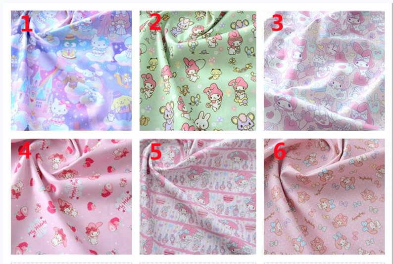 K&ouml;nnte beinhalten: Sechs verschiedene Stoffmuster mit einer rosa und wei&szlig;en Comicfigur mit Schleife. Die Stoffe haben verschiedene Muster, darunter Herzen, Blumen und Streifen.