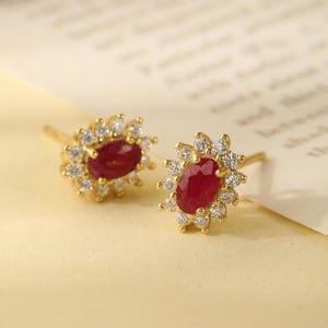 Pendientes de rubí natural / Oro vermeil de 18 quilates / Joyería vintage con halo floral y rubíes / Regalo de piedra natal de julio / Regalo de aniversario