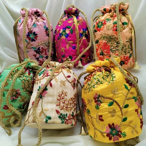 Lot von 100 indischen handgefertigten Frauen bestickte Clutch-Geldbeutel Potli Bag Beutel Kordelzugbeutel Hochzeit Gunsten Rückgabegeschenk für Gäste freies Schiff.