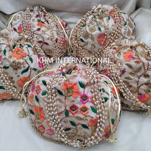 Lot von 100 indischen handgefertigten Frauen gestickte Clutch-Geldbeutel Potli Bag Beutel Kordelzugbeutel Hochzeit Gunsten Rückgabegeschenk für Gäste freies Schiff