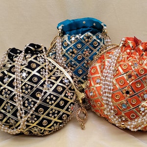 100 Handgemachte Spiegel Potli Taschen | Traditionelle verzierte Beutel für Hochzeiten, Festivals Einzigartige und lebendige Farben Geschenk für Gast