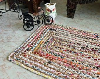 ハンドメイドジュートチンディラグ｜ボヘミアンスタイルのインテリアに最適な、マルチカラーの長方形編み込みカーペット