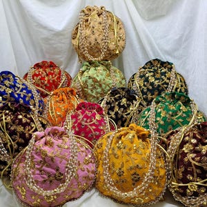 Lot von 100 indischen handgefertigten Frauen gestickte Clutch-Geldbeutel Potli Bag Beutel Kordelzugbeutel Hochzeit Gunsten Rückgabegeschenk für Gäste freies Schiff