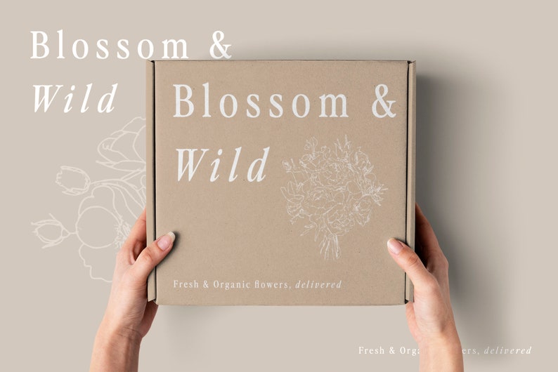 Puede incluir: Una caja de cart&oacute;n marr&oacute;n con el texto "Blossom & Wild" impreso en blanco. La caja est&aacute; siendo sostenida por dos manos. El texto "Fresh & Organic flowers, delivered" est&aacute; impreso en la parte inferior de la caja.