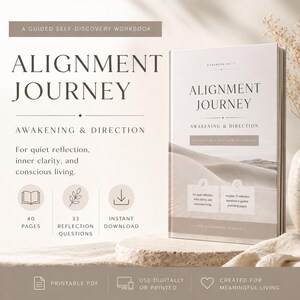 Op de afbeelding: Een zelfontdekkingswerkboek getiteld "Alignment Journey" met de ondertitel "Awakening & Direction". De omslag toont een woestijnlandschap en tekst. Het werkboek bevat 40 pagina's, 33 reflectievragen en is direct te downloaden.