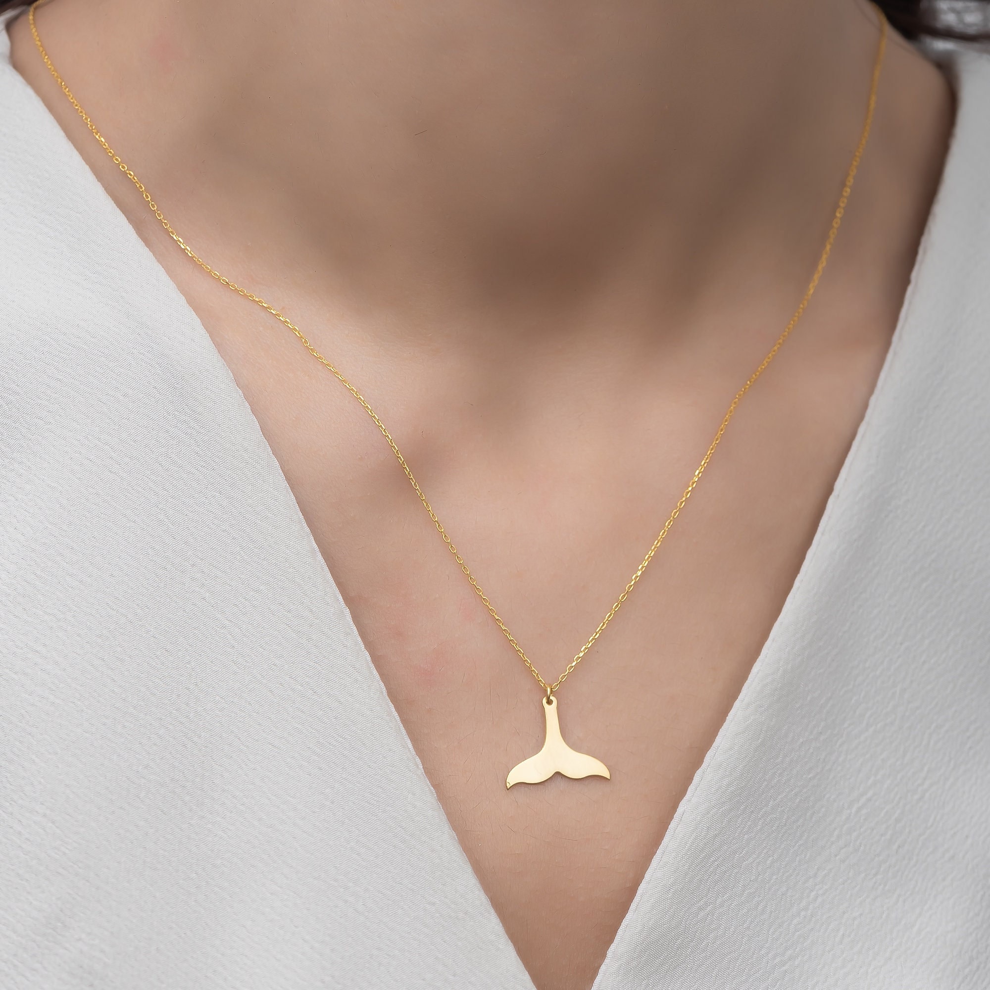Anushka Sharma Rose Gold Dolphin Tail Necklace with Link Chain – GIVA  Jewellery