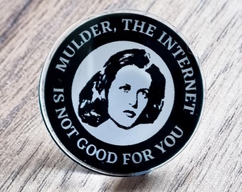 Cosy Book Cult The X Files Dana Scully Fox Mulder the internet is not good for you pin badge David Duchovny gift the truth is out there