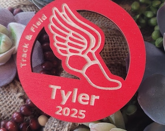 Adorno de atletismo, regalo personalizado de madera grabada a medida