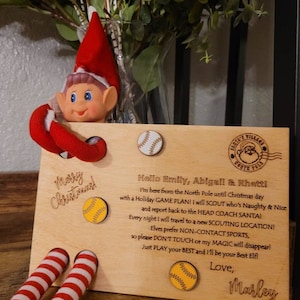 GEPERSONALISEERDE ELFKAART + elfenpostkaart met sportthema + Softbalmoeder Kerstmis + honkbal moedercadeau + voetbalmoederversieringen + elfenvriend