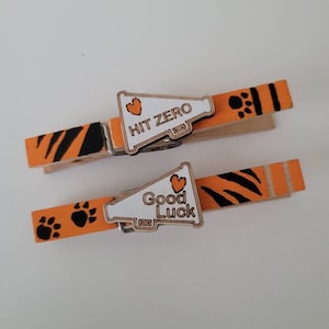 PRZYPINKI KONKURSU CHEERLEADINGOWEGO Megafony + Dekoracje przypinek + Dekoracja przypinek cheerleaderek + Mama cheerleaderek + Akcesoria do zawodów cheerleaderek + Powodzenia + Dodatek