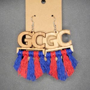 Pendientes personalizados con espíritu escolar: Madera pintada a mano, ganchos de plata de ley