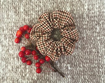 Neutral Flannel Scrunchies | Houndstooth Flannel