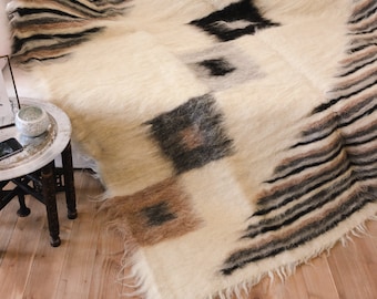 Large Moroccan Aztec Striped wool Queen size bedspread California king Full Twin 100 % Natural Organic Scandinavian Swedish Oriental shaggy