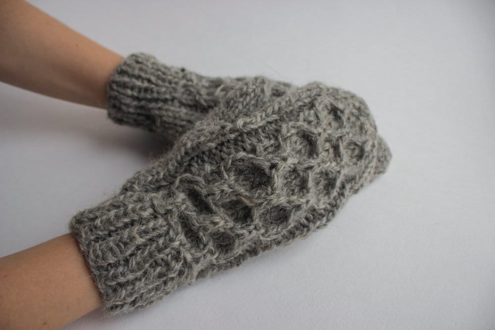 Gray Womens mittens, Cozy Winter mittens, Warm Wool mittens fo women, Women's Knitted Mittens, Sheep wool mittens, Sheep wool gloves