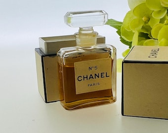 希少なシャネル No.5 EDP ミニチュア香水、限定ギフトボックス入り