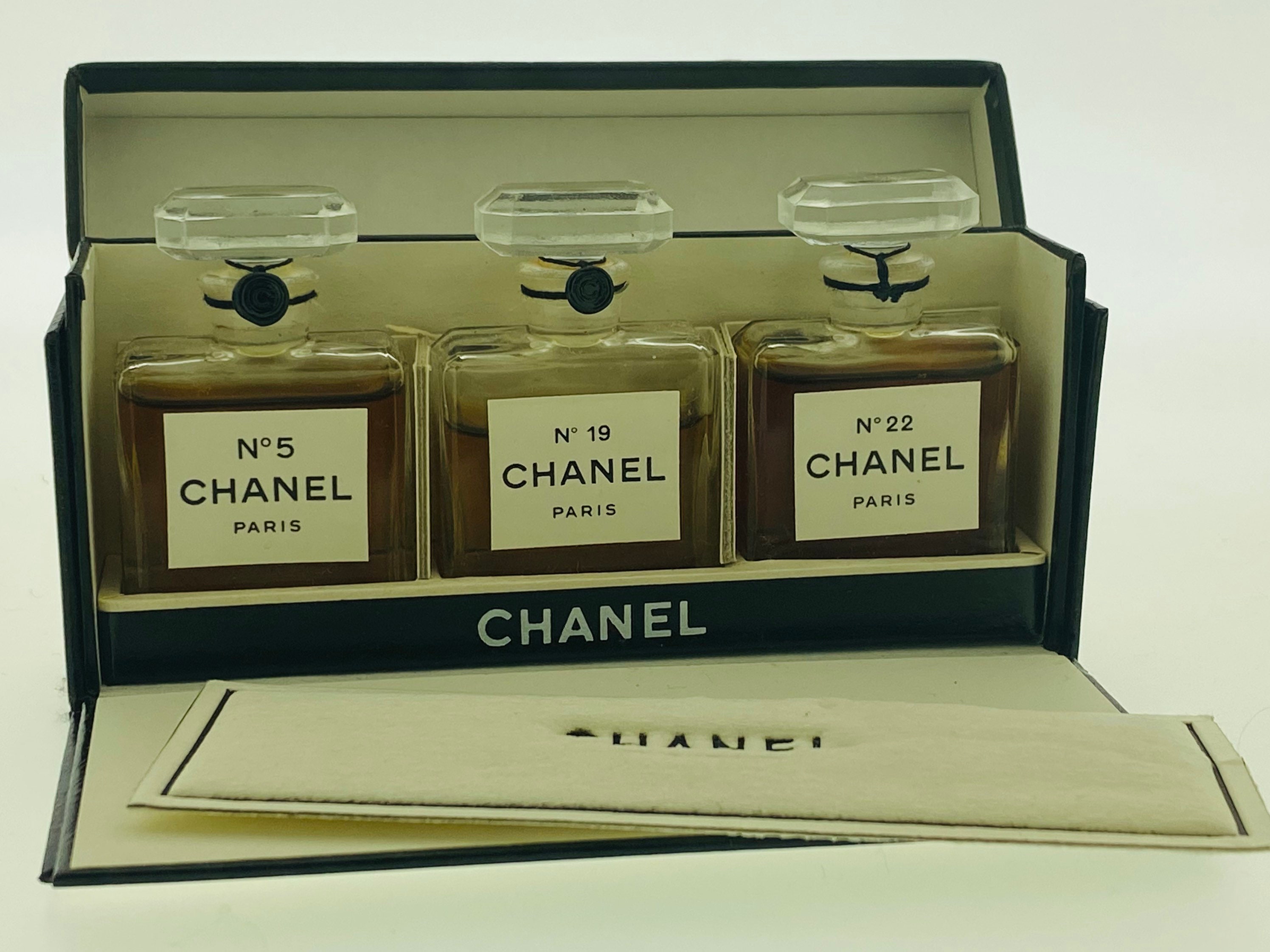 Set Perfume Chanel N 5 Parfum N 19 Parfum N 22 Perfume 