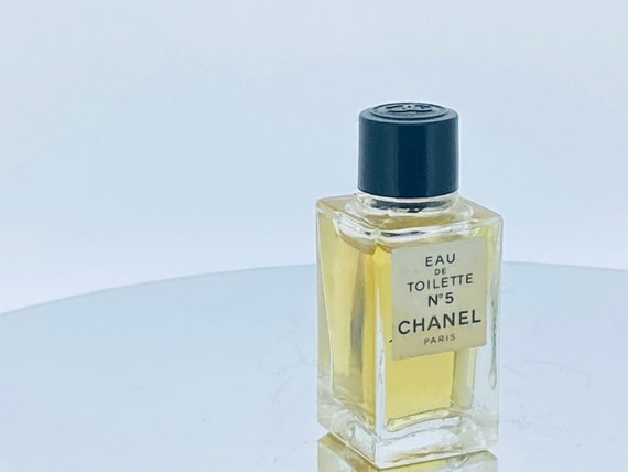 Chanel N°5 L'EAU 0.05 oz / 1.5 ml Eau De Toilette Miniature Collectable  Carded