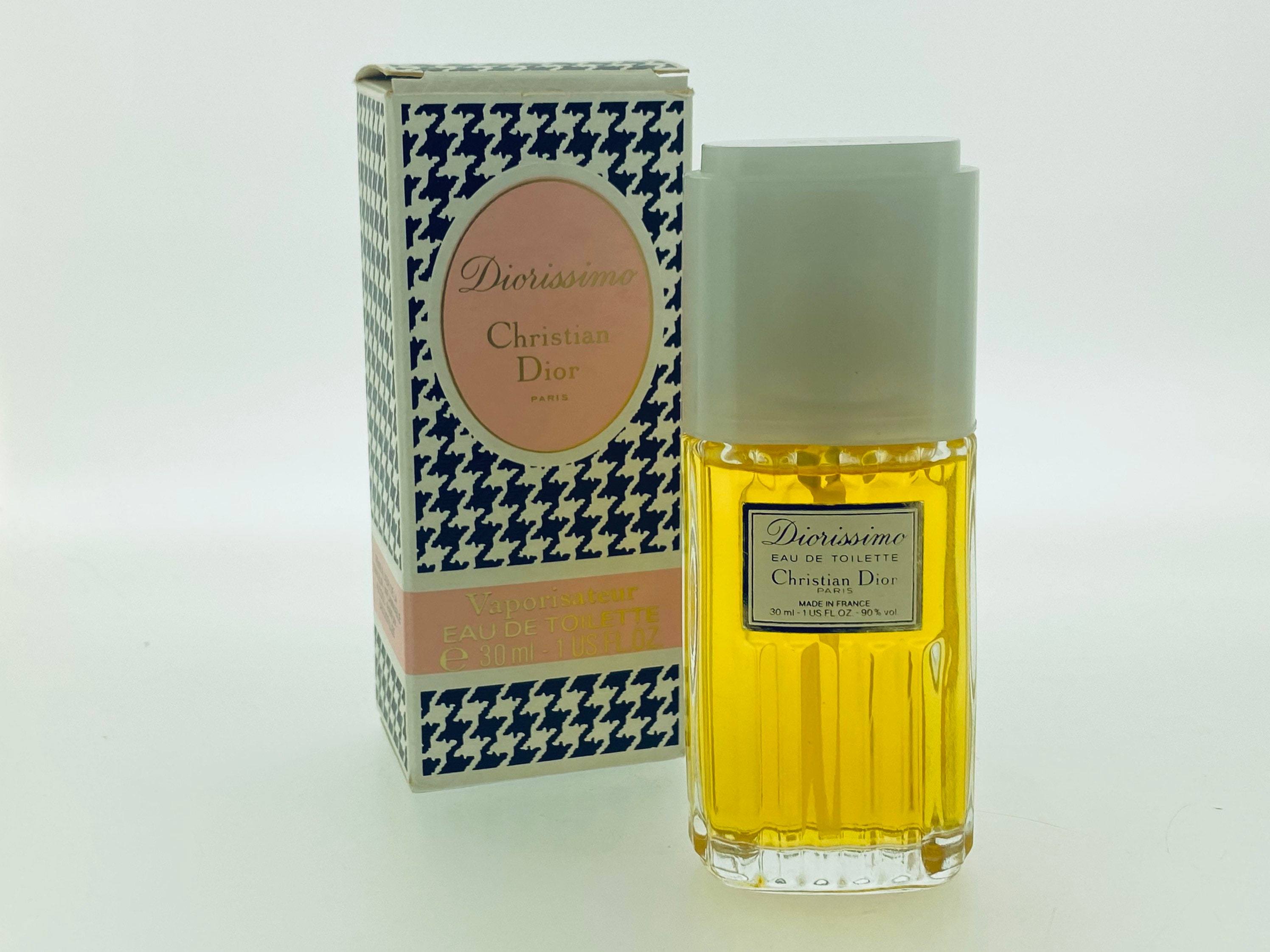 Диор диориссимо духи. Dior Diorissimo Eau de Toilette. Диориссимо 1955. Dior Vintage Parfum. Духи торжество диориссимо.