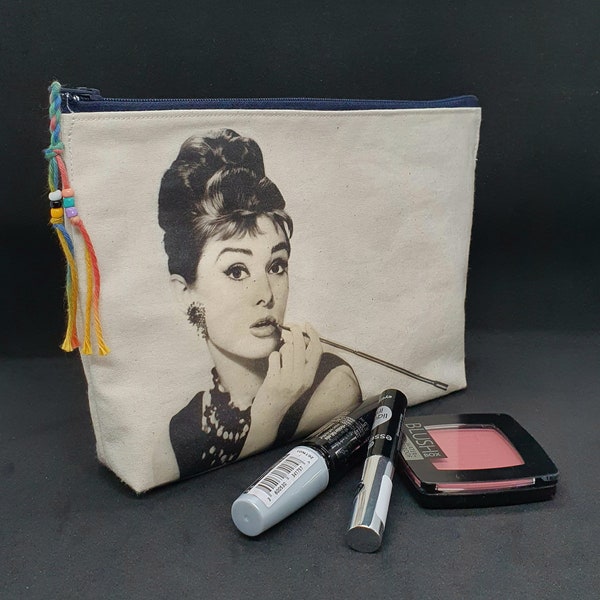 Audrey Hepburn, trousse de toilette, trousse de maquillage, organisateur de maquillage, féminisme, trousse de maquillage, trousse de toilette, trousse de maquillage, puissance féminine,