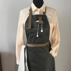 Lange Arbeitsschürze mit Taschen/Split-Bein-Schürze/Atmungsaktiver wasserdichter Stoff/Spitze-Frontschürze/ Töpfer-, Künstler-, Werkstattschürze