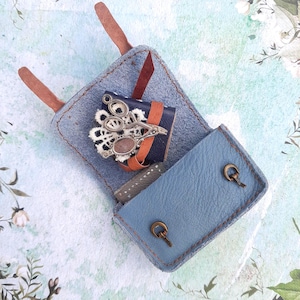 Sac miniature pour poupées • Mallette en cuir de couleur gris pierre • Échelle ART BJD 1 à 6, 1 à 4 • Sac à main BJD en cuir pour une mode moderne