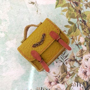 Sac miniature pour poupées • Mallette en cuir couleur pistache • Échelle ART BJD 1 à 6, 1 à 4 • Sac à main BJD en cuir pour une mode moderne