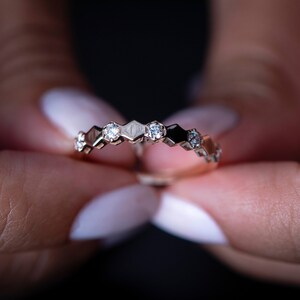 Bande de mariage en diamant inspirée du nid d’abeille, un superbe symbole d’amour en or massif, bague cadeau d’anniversaire