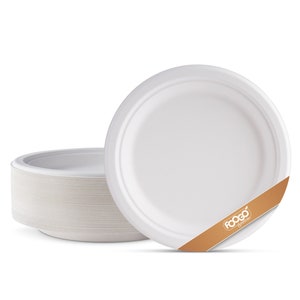 May include: A stack of 50 white disposable paper plates, with one plate lying flat in front of the stack. The plate has a slightly raised rim and a smooth surface. The plate is made from sustainable materials and is compostable. The plate is branded with the logo "Foogo Green".