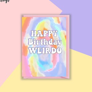 Carte d'anniversaire Weirdo - Joyeux anniversaire Weirdo - Carte d'anniversaire insulte - Carte bizarre - Carte drôle pour elle - Carte de famille Weirdo - Carte Tie Dye
