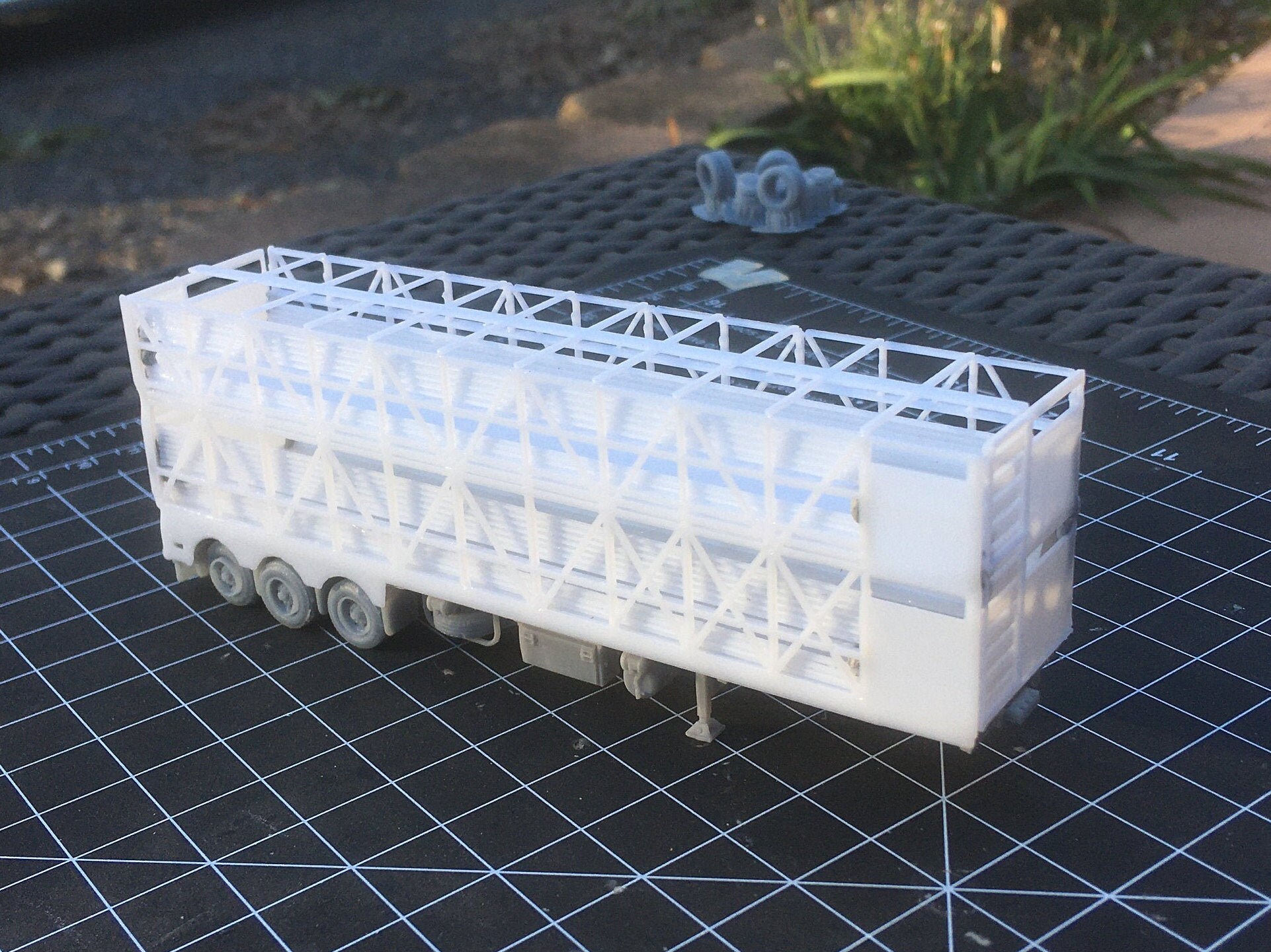 lot 2 pcs  HO scale 1:87 Luggage Trailer For Model Train Layout